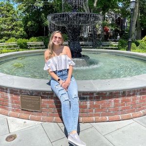 Meet your Posher, Em